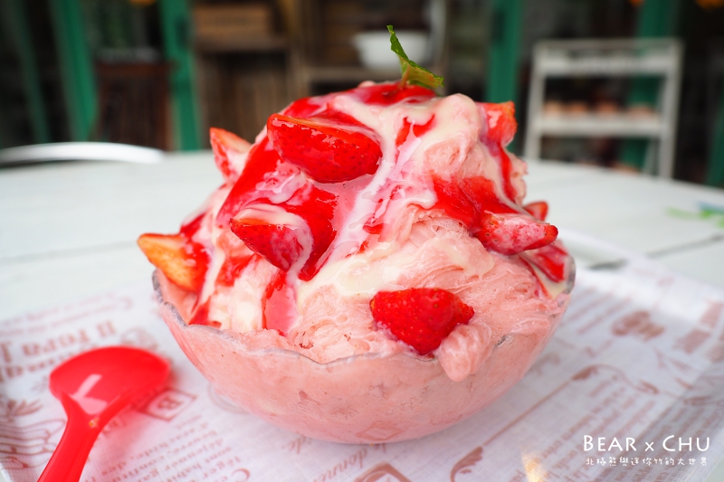 苗栗大湖草莓 花間集草莓牛奶雪花冰 紫藤花棚下賞花吃冰 北極熊x迷你竹的大世界